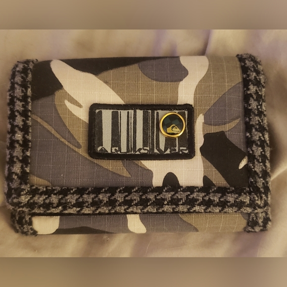 Quiksilver Trifold Wallet - Picture 1 of 4
